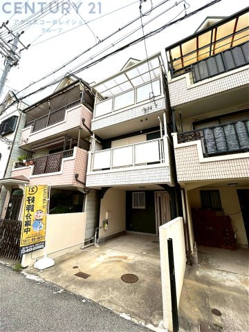 鉄骨造3階建て