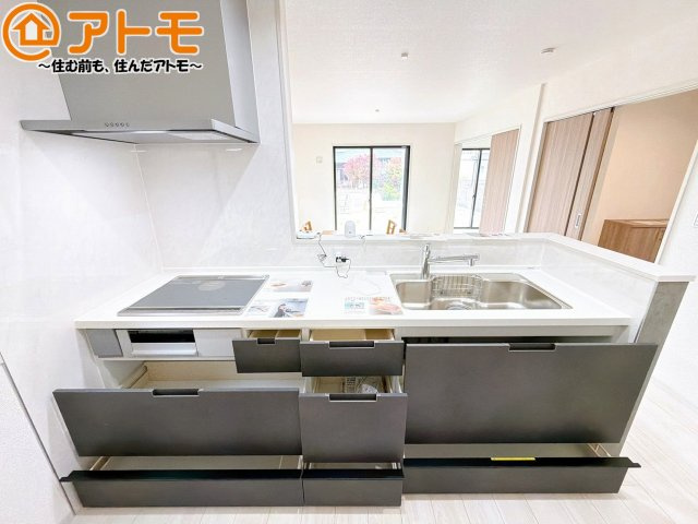 大容量システムキッチン♪お料理スペースやシンク広々！毎日の家事をしっかりサポート♪