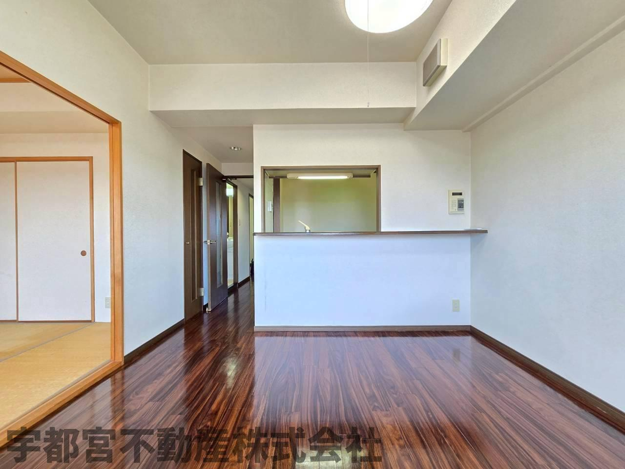 ダイニングと和室の仕切りを開放すれば、約13.5帖の広い空間として一体的に利用できます。