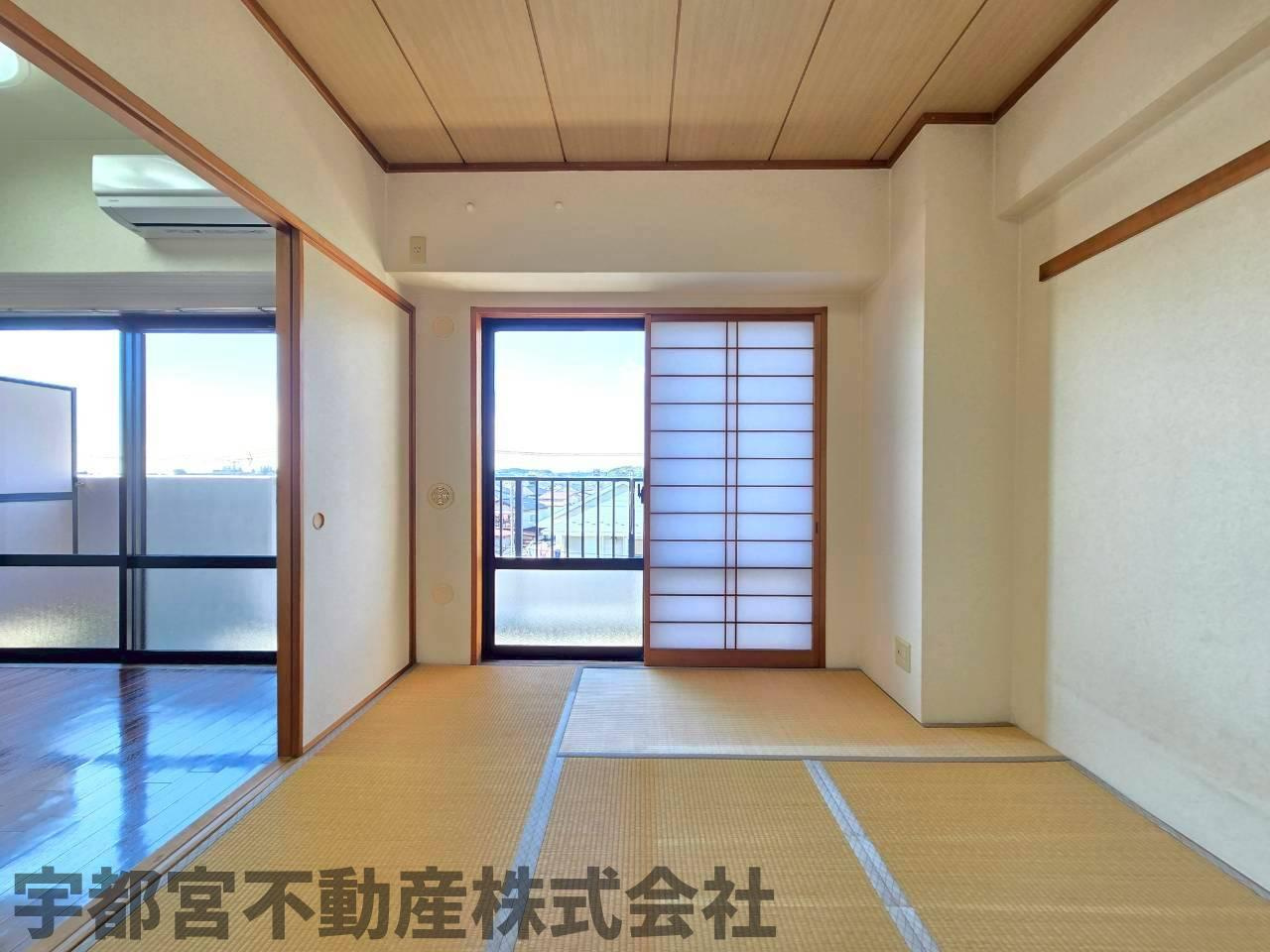 来客対応の客間や家事スペースなど、多様な用途に対応できる空間です。