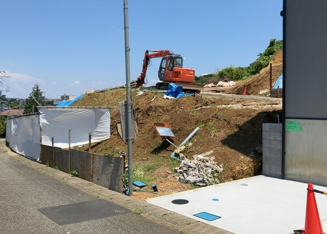 土地を買う際、住む地域の自治体や福祉の補助制度にも注目してみましょう。子供や老人の医療補助やゴミ出しのルールなど、自治体によってルールに大きな違いがあるため、暮らしやすい土地で判断するとよいでしょう。