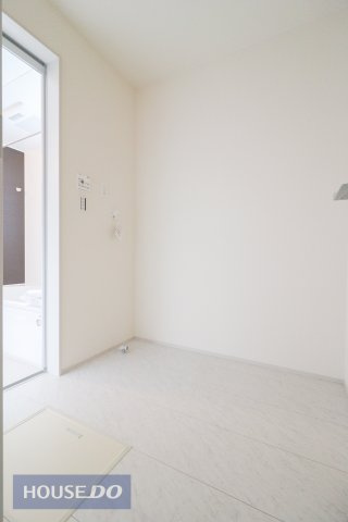 【脱衣所】洗面脱衣所はゆったりとしたスペースで使いやすいです。
