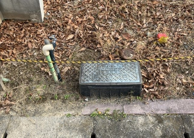 家を建てる場合、方位は要チェックです。現実的に日当たりのよい家ならばリビングは南側、建築基準法でも北側に当たる家への配慮は求められています。土地を見学に行く際は、方位磁針を持って行くようにしましょう。