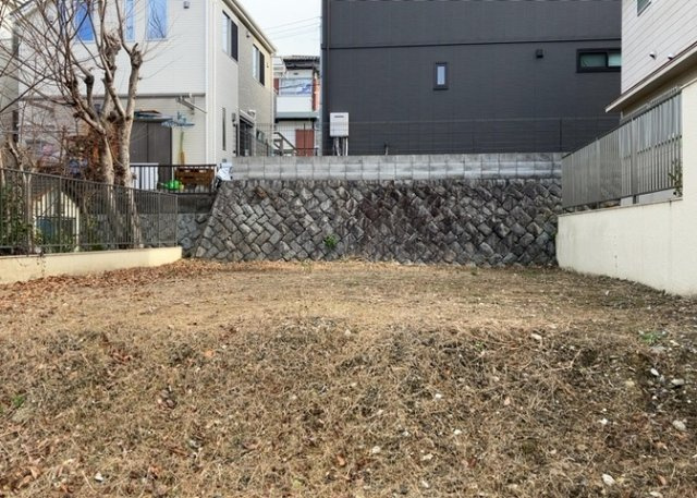 土地探しをしていると都市計画区域という言葉を目にすると思います。法律によって、都道府県知事や国土交通大臣が指定するエリアのことを指しており、都市計画区域は市街化区域と市街化調整区域に分けられています。