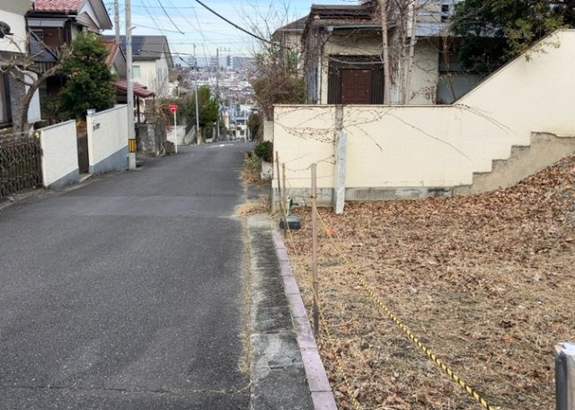 物件の詳細については、現地を見てわかること以外に、役所や法務局などで調べないとわからないことがあります。そのため、現地に行く場合は、もしこの物件を買ったらどのような生活ができるかをイメージしましょう。