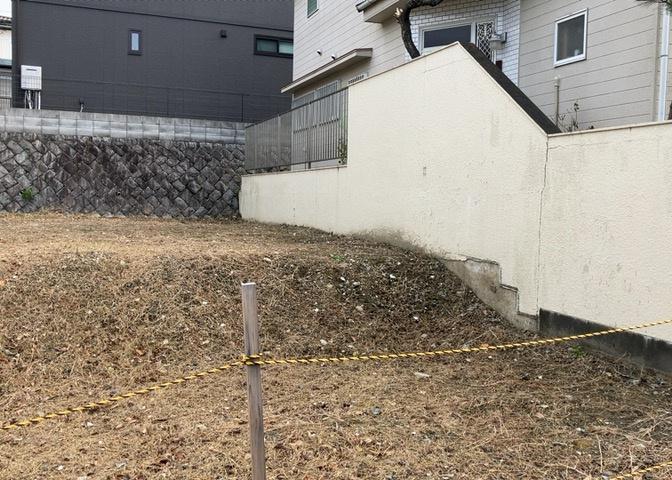 家を建てる前提で土地を探している場合、地盤の丈夫さは譲れない条件の一つです。地盤が脆弱だと追加工事が必要となります。また、過去に地盤沈下や液状化現象を起こした土地は、できるだけ避けた方がいいでしょう。