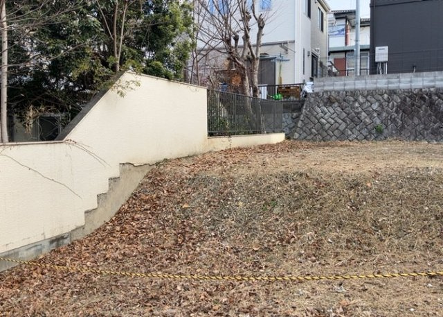 人が暮らすうえで日光は大切な要素となります。日当たりの良さは譲れないポイントですね。併せて近くに大きな建築物の建築予定がないか、あるいはそれが可能な土地が近くにないか事前に確認することもお勧めします。