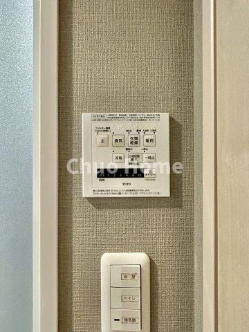 【浴室乾燥機】暖房・冷風・換気・乾燥が可能です。毎日を快適に過ごせるうれしい機能が揃っています。雨の日の洗濯物も安心です。