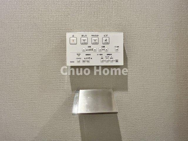 【ウォシュレット】清潔に使いたいお手洗いには最適な設備です。もちろんウォームレットも標準装備です。