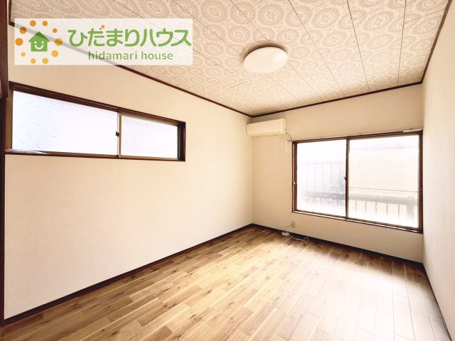 大きなベッドを置いても余裕の広さの主寝室♪