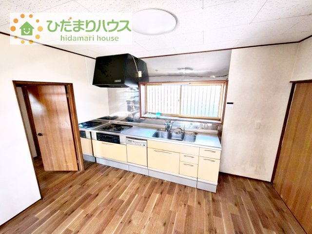 3口コンロと収納豊富なキッチンで、ママの毎日のお料理もはかどります☆