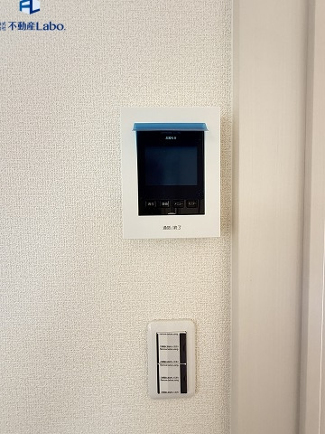 ●カラーモニター付きインターフォン●　録画機能も付いているので、ご不在時も安心♪