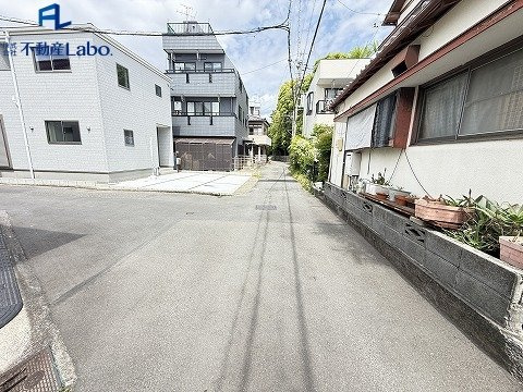 ●前面道路●　角地で開放感あります♪