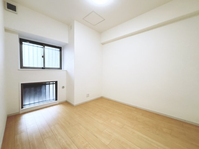北東側洋室の別角度です。