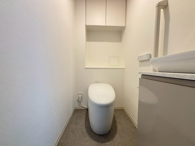 【トイレ】手洗いカウンター完備で衛生面もバッチリです！