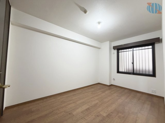 【洋室】落ち着いた時間を過ごせる洋室は、主寝室や趣味の部屋としても活用できます。