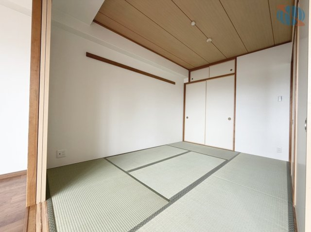 【和室】リビングとつながる和室は、お子様の遊び場や客間など多目的に活用できます。