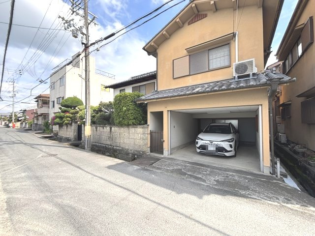 雨風を防げる車庫付き