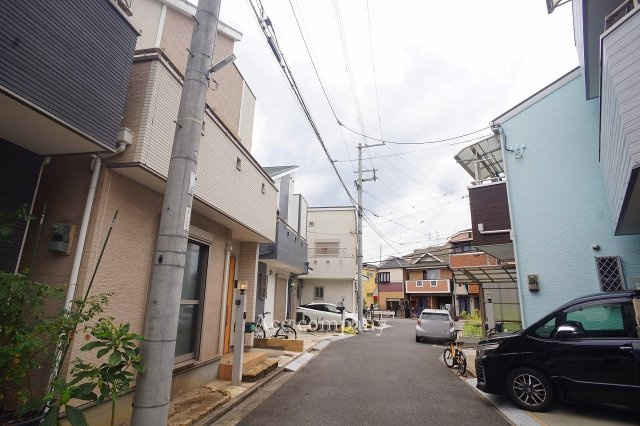 【前面道路：幅員約4.7ｍ】バス停も徒歩1分圏内にあります♪