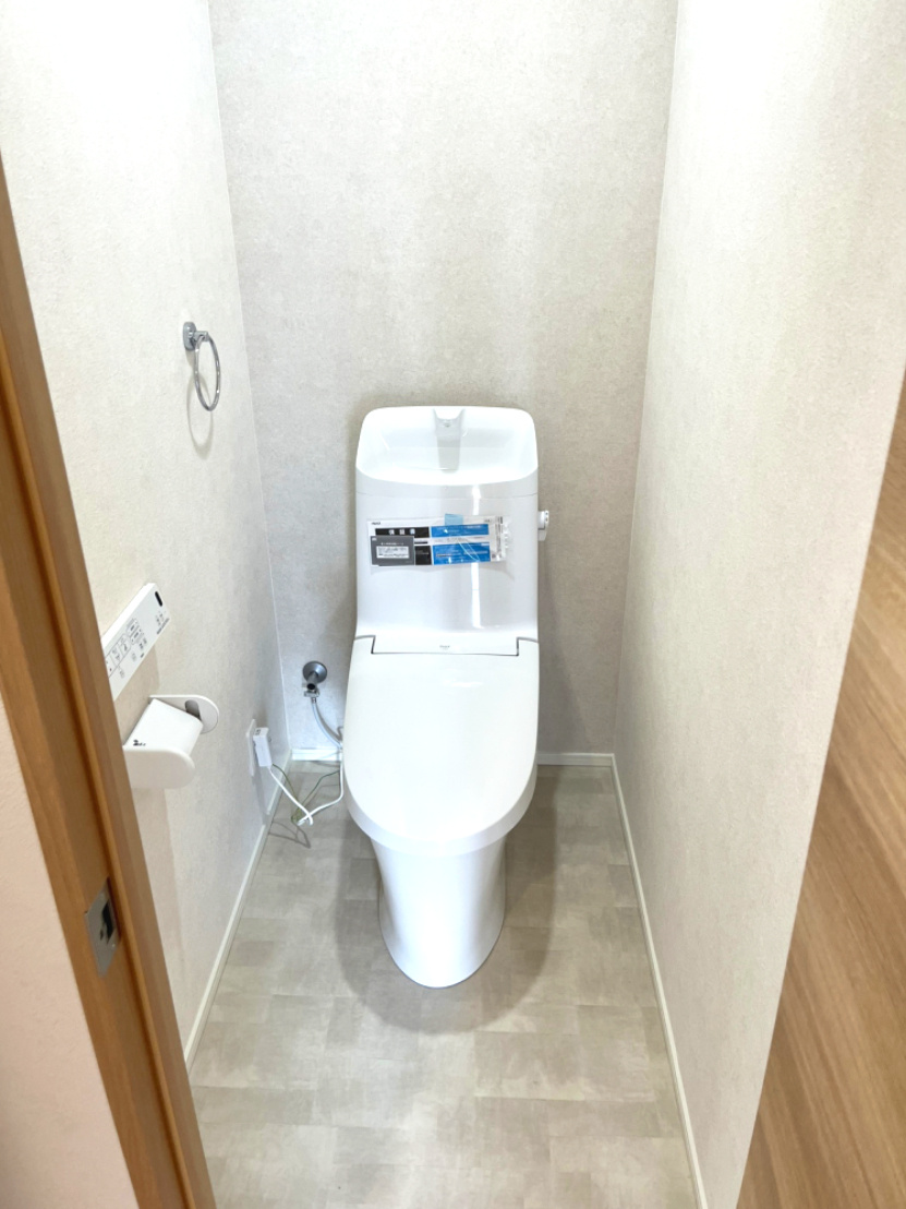 シンプルで使いやすい1階トイレです