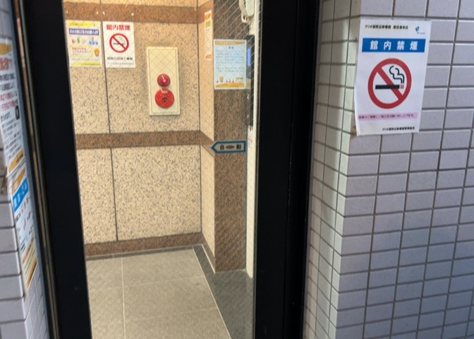 受付はマンションコンシェルジュがいる場合もあれば、管理人が滞在する小部屋を総称して呼ぶことがあります。主にエントランスに設置されていることから、防犯面でも期待ができます。防犯設備がない場合はより安心！
