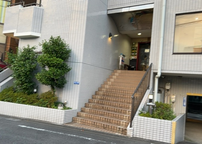 眺望の良さを楽しめるダイニングキッチンで家族団らんの時間を過ごしてはいかがでしょうか。バルコニーから見える景色を家族で眺める時間は、時間が経つのを忘れてしまいそうですね。是非、現地を見に行きましょう！