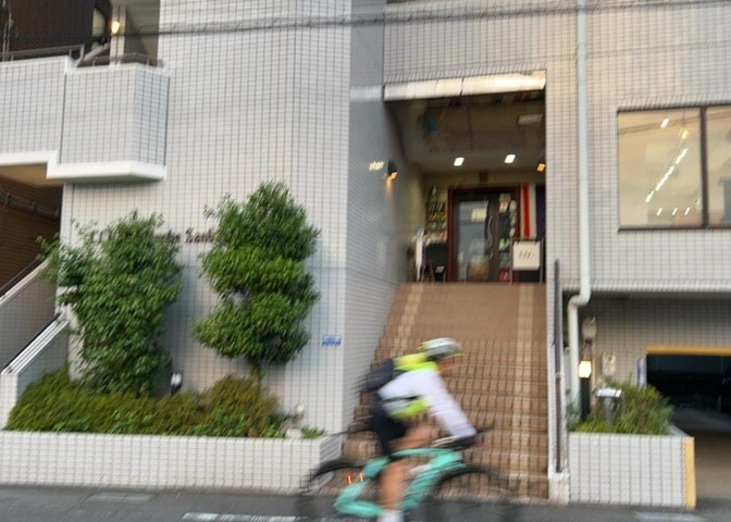 景色重視でお家選ぶをするとスーパーが遠い！学校が遠い！など生活をするうえで利便性で困ることもあります。まず一度現地を見学する際に、周辺の施設などがあるかを確認し、暮らし始めた後のことを想像しましょう。