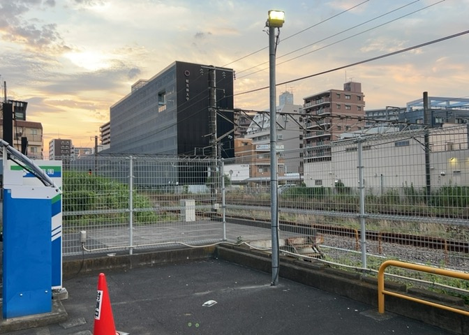 眺望の良さを楽しめるダイニングキッチンで家族団らんの時間を過ごしてはいかがでしょうか。バルコニーから見える景色を家族で眺める時間は、時間が経つのを忘れてしまいそうですね。是非、現地を見に行きましょう！