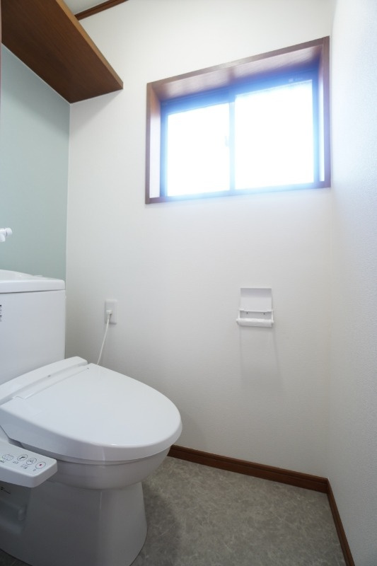 トイレも新品に交換しました！クロス・床の張替も行い、清潔感のある空間になりました♪