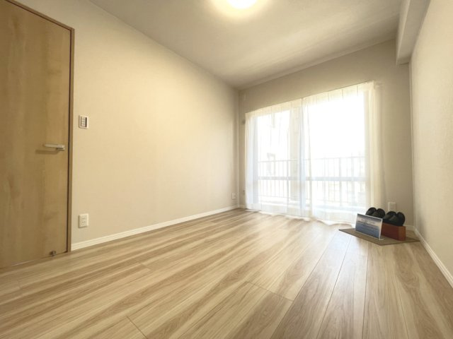 シンプルな洋室は、幅広い用途でお使いいただけます。　