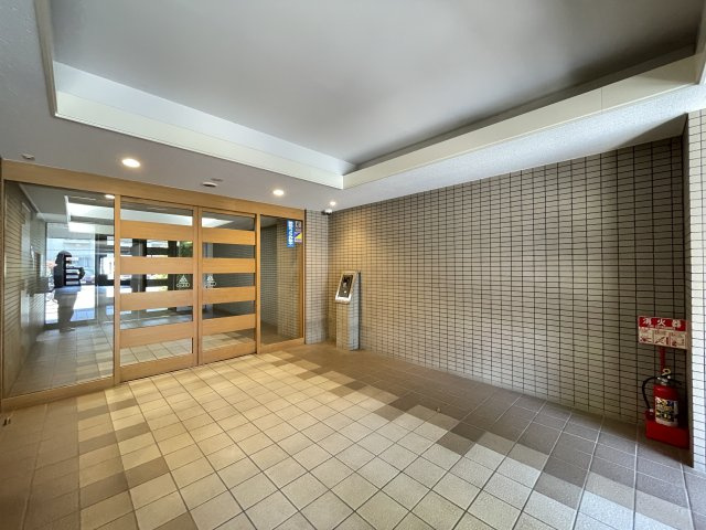 マンションの顔でもある、高級感漂うエントランス。　