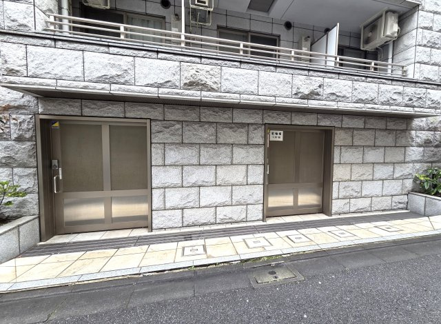 自転車置き場入口