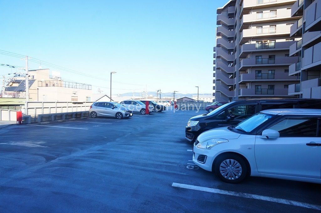 屋内車庫もあります。※空き情報は随時ご確認下さい。