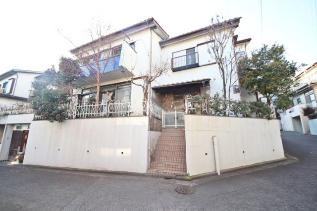 角地につき開放感良好
