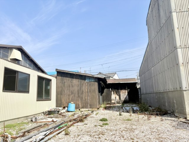南側の敷地分。奥行きがあって広く感じます。