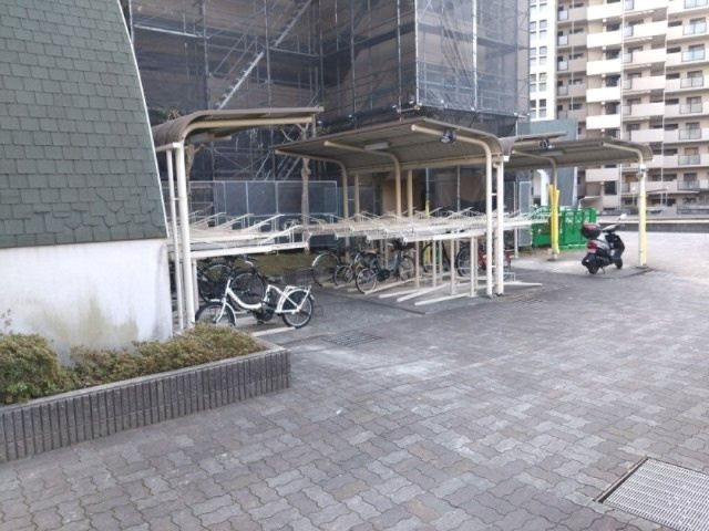 屋根の付いた自転車・バイク置き場！空き状況・月額使用料はお気軽にお問い合わせください。
