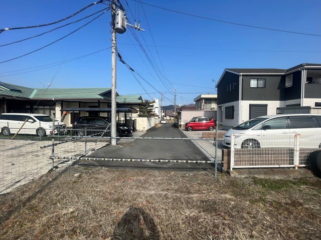 北側入り口を撮影（この道路は接道要件満たしていません）