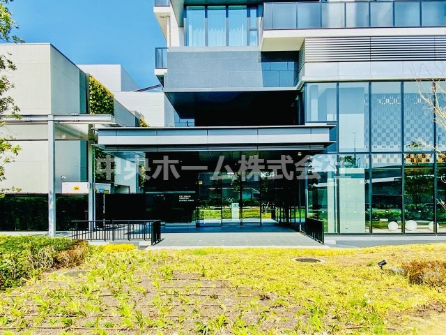 【エントランス】マンションのエントランスは、その物件の印象を決める、顔とも言える場所です。毎日通る場所ですからきれいなのが一番です。