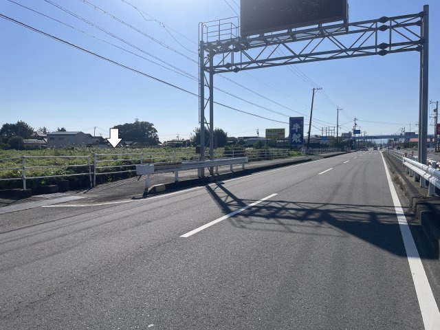 現地の西側が国道23号と接しています