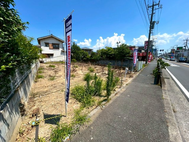 前面12m道路で駐車もスムーズ　毎日の駐車ストレスを減らせる立地です