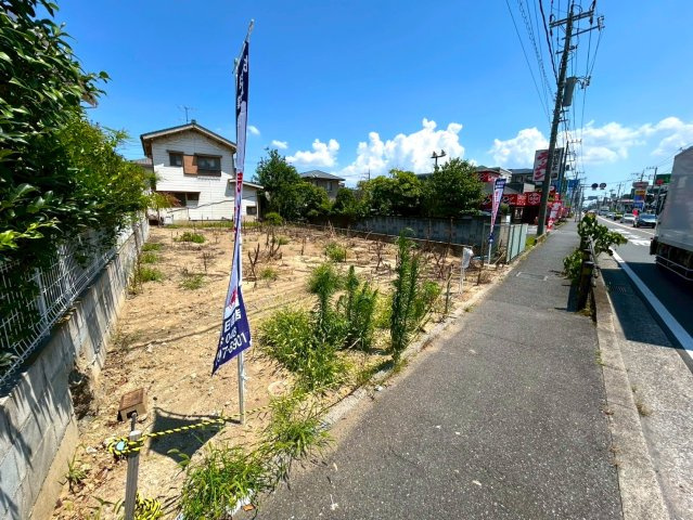 前面12m道路で駐車もスムーズ　毎日の駐車ストレスを減らせる立地です