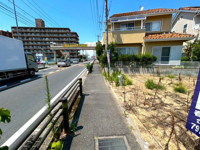 前面12m道路で駐車もスムーズ　毎日の駐車ストレスを減らせる立地です
