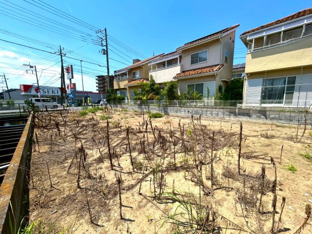 駐車スペース＋子どもが遊べる庭も作れる62坪！　自由設計で建築可能です