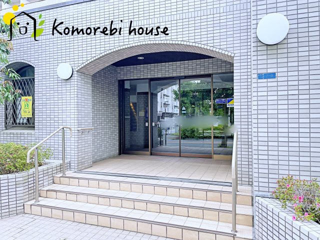 毎日通るエントランスはこのようになっています