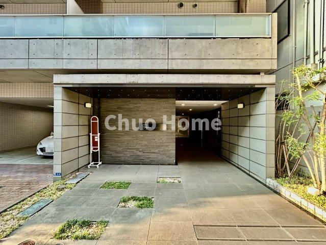 【エントランス】マンションのエントランスは、その物件の印象を決める、顔とも言える場所です。毎日通る場所ですからきれいなのが一番です。