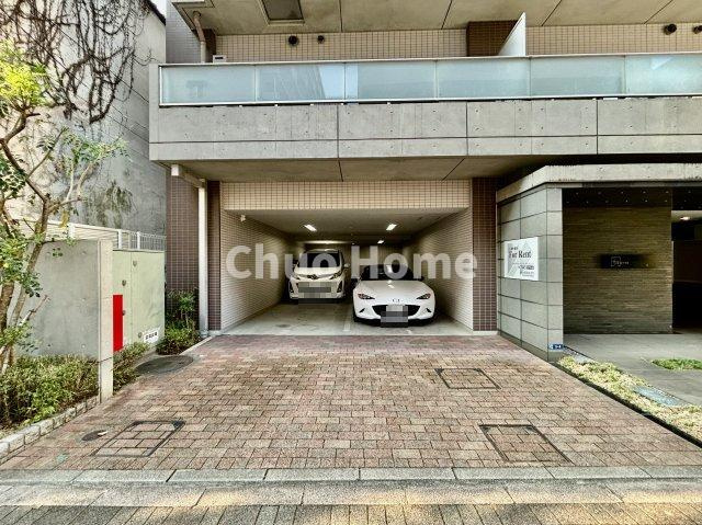 【敷地内駐車場】最新の空き状況や費用などの詳細は担当スタッフまでお問い合わせください。