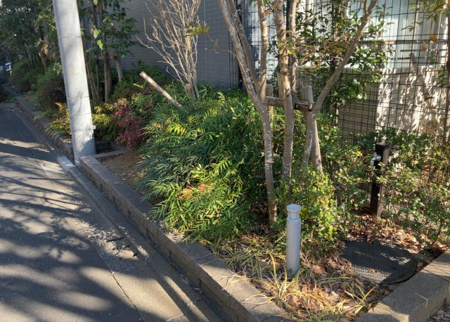 物件によっては、入居者が個人的に使用できる専用庭がついているものもあります。また、住宅の中にある土間の部分を庭と呼ぶこともあります。庭の用途は住む人によって変わり、それによってデザインもさまざまです。