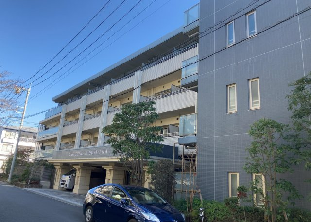 眺望の良さを楽しめるダイニングキッチンで家族団らんの時間を過ごしてはいかがでしょうか。バルコニーから見える景色を家族で眺める時間は、時間が経つのを忘れてしまいそうですね。是非、現地を見に行きましょう！