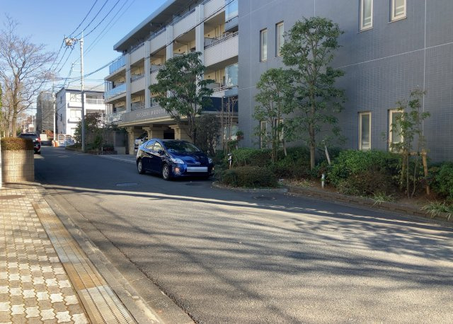 外観はマンション管理がされているかの目安になります。築年数が古いと、壁面は劣化してひび割れが生じることも！建物が古びていても細かいところが修繕されていると、きちんと管理されているなぁと感じるでしょう。