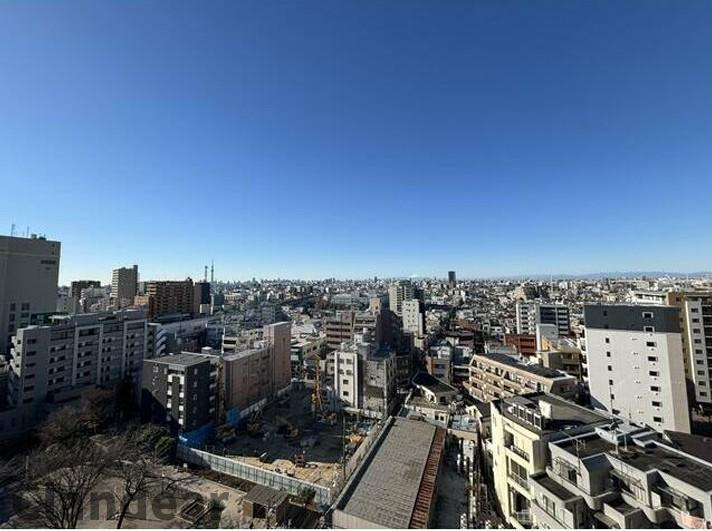 建物越しに広がる街並み。日々の景色が、少し特別に変わります。